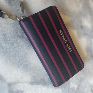 MICHAEL KORS - Wristlet